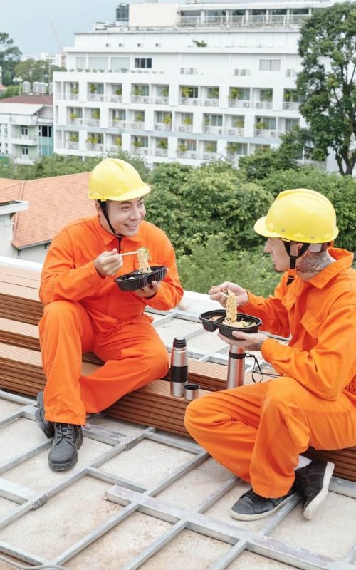 roofing-experts-us-lunch-on-roof